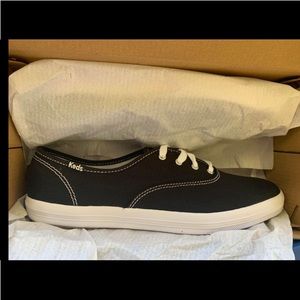 Black keds size 9